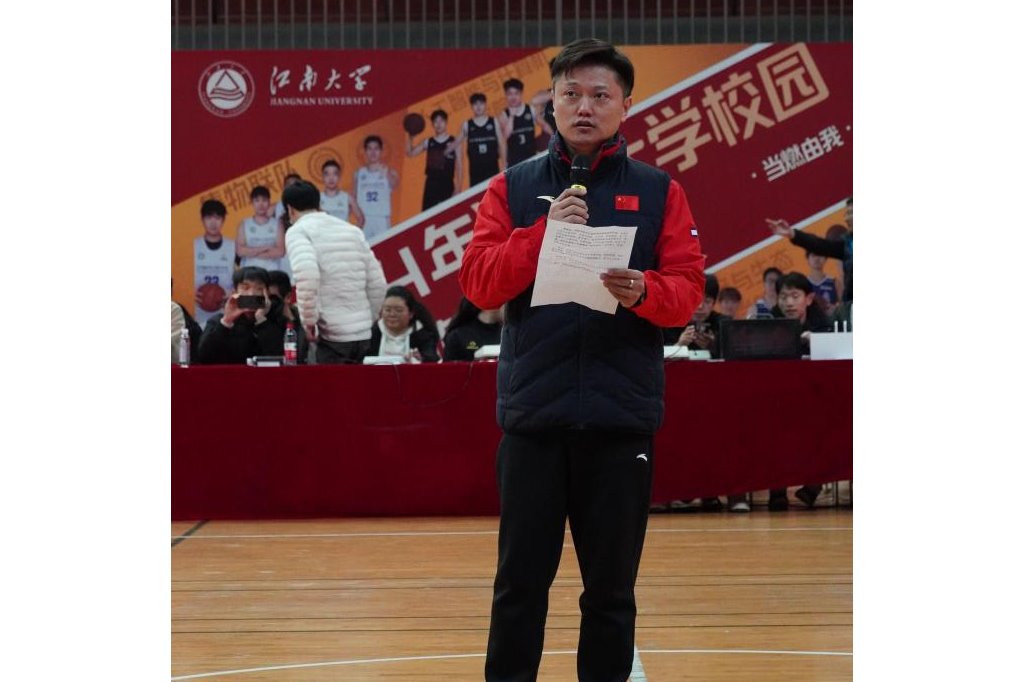 争夺篮球场_广德篮球比赛冠军争夺赛开始_篮球比赛勇夺冠军