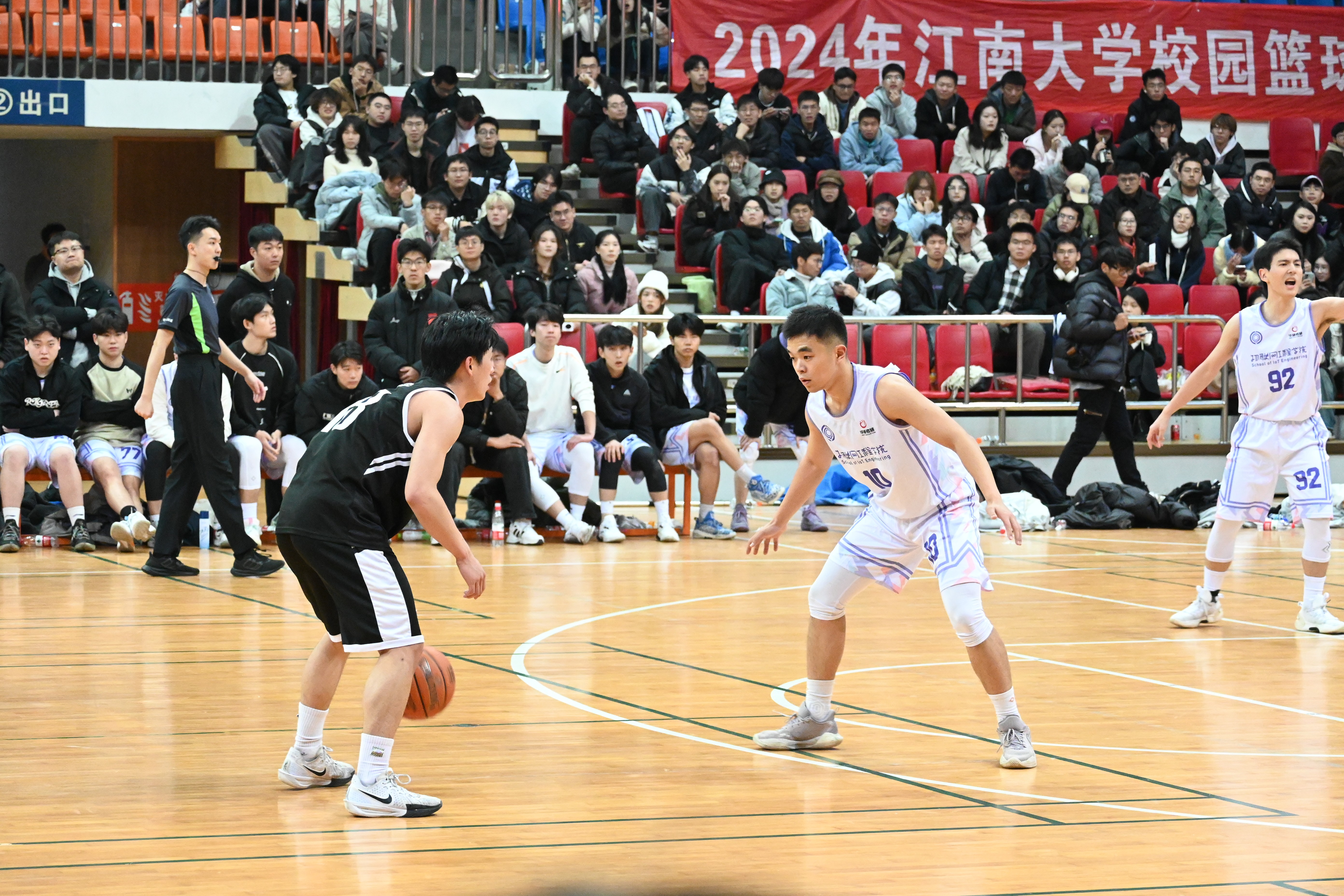 篮球比赛勇夺冠军_争夺篮球场_广德篮球比赛冠军争夺赛开始