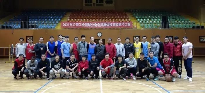 篮球背投有什么技巧_背后投球篮球技巧有哪些_篮球怎么背后