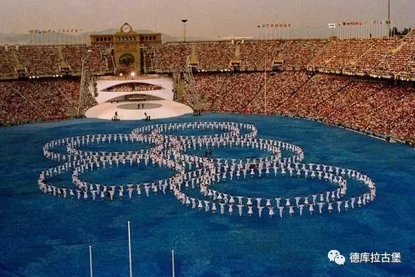 足球英文歌_足球赛英文歌_足球冠军歌曲英文翻译是什么