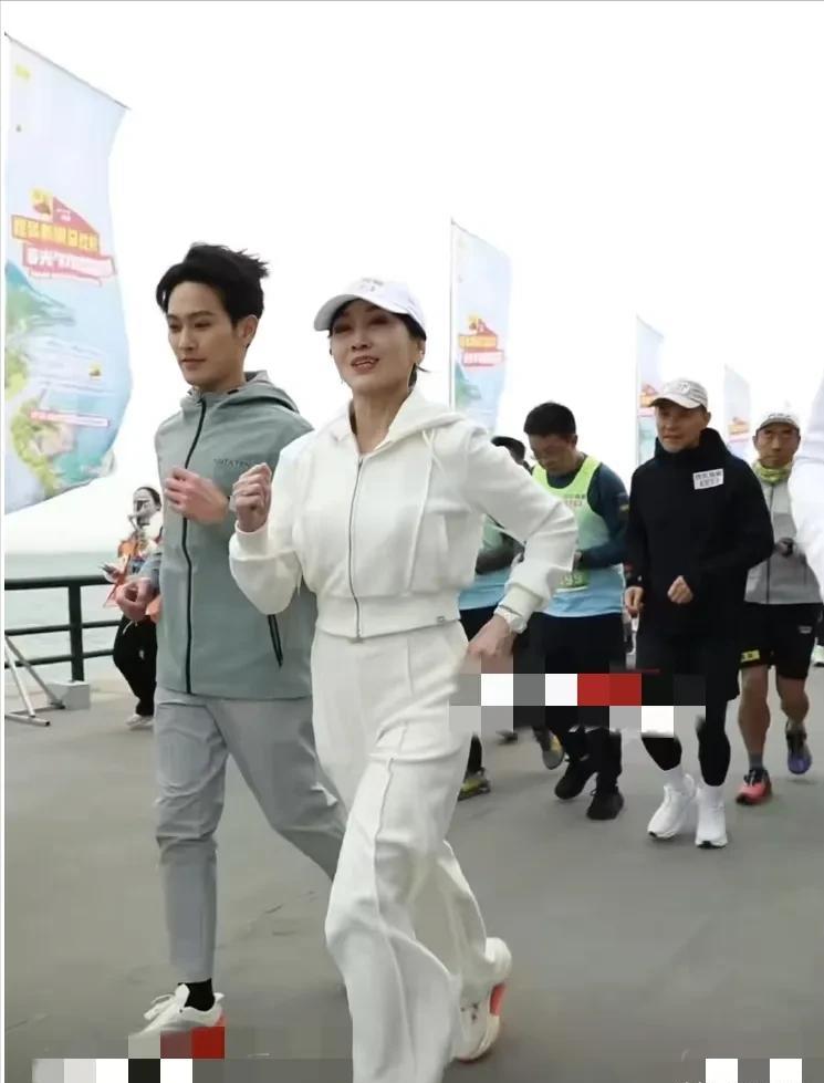 威海马拉松_搜狐马拉松威海_赵雅芝跑马拉松威海