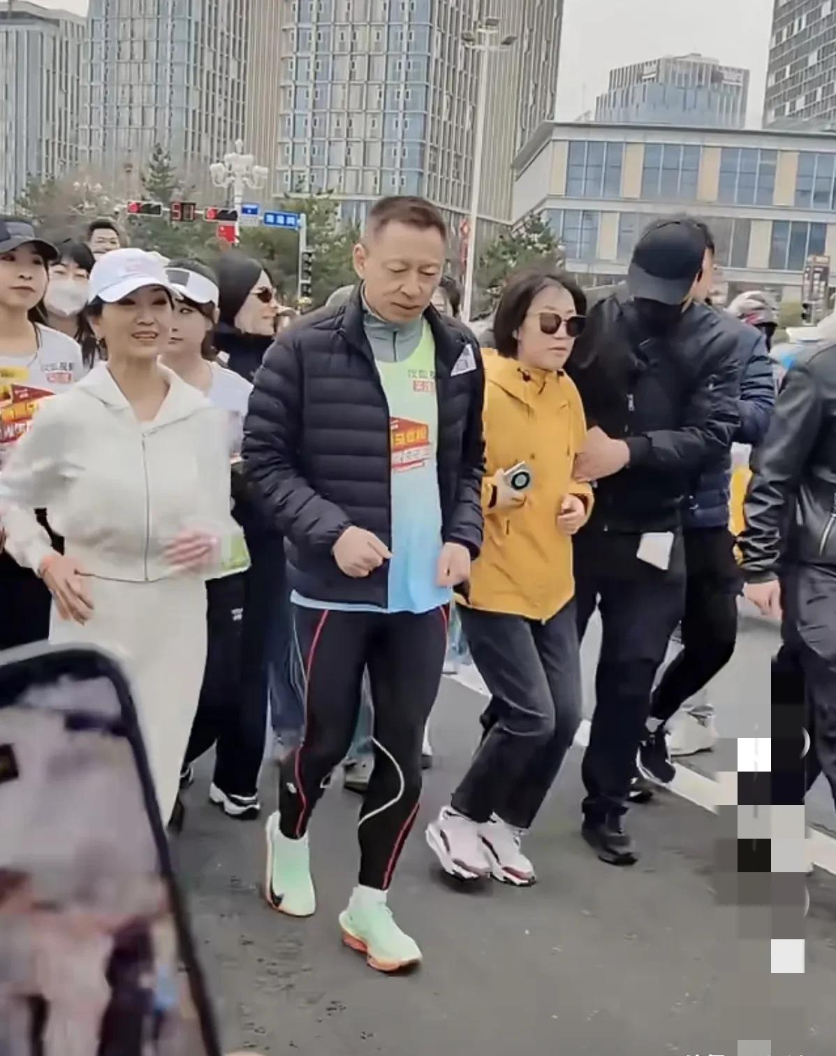 赵雅芝跑马拉松威海_威海马拉松_搜狐马拉松威海