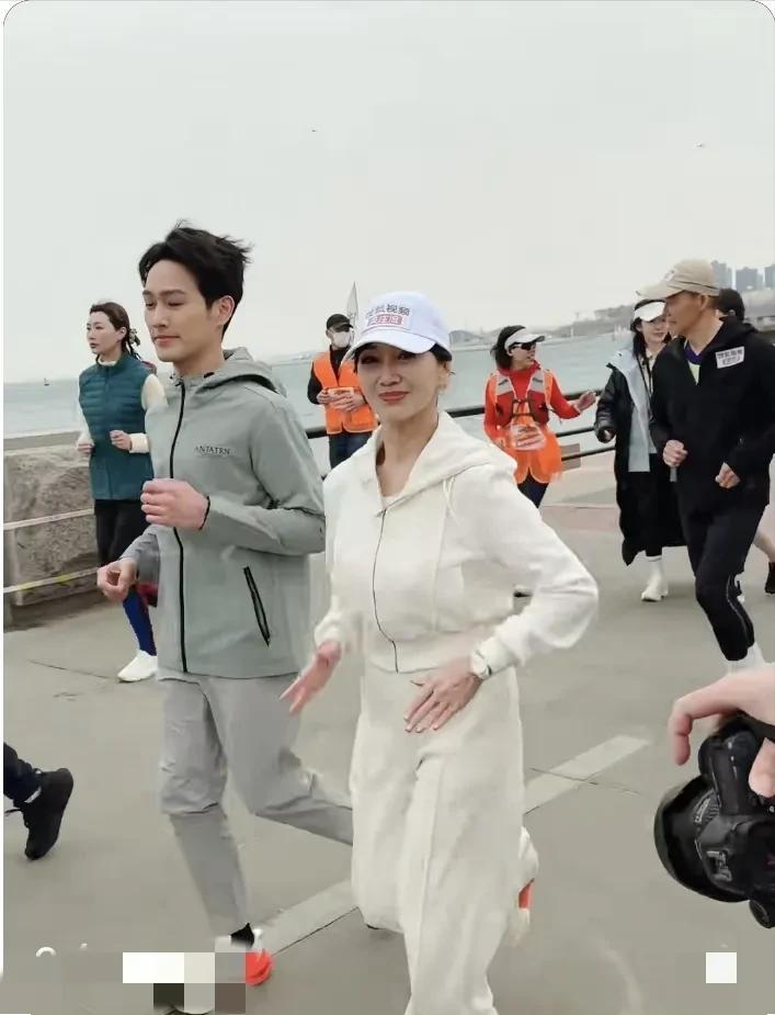 搜狐马拉松威海_赵雅芝跑马拉松威海_威海马拉松