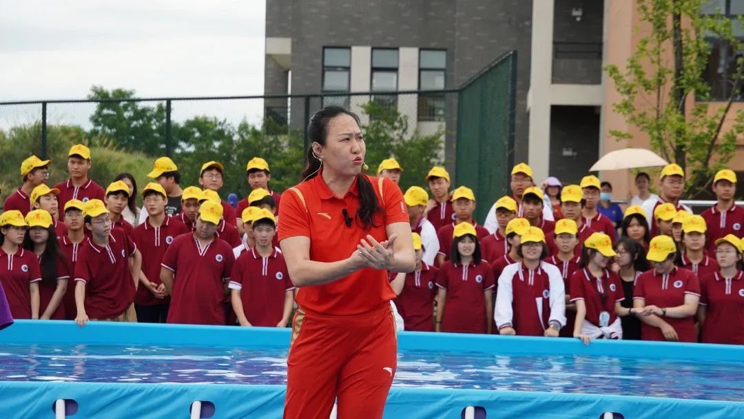 世界游泳冠军杨丽娜抖音走红：从防溺水科普到游泳类目赛道TOP1的秘诀