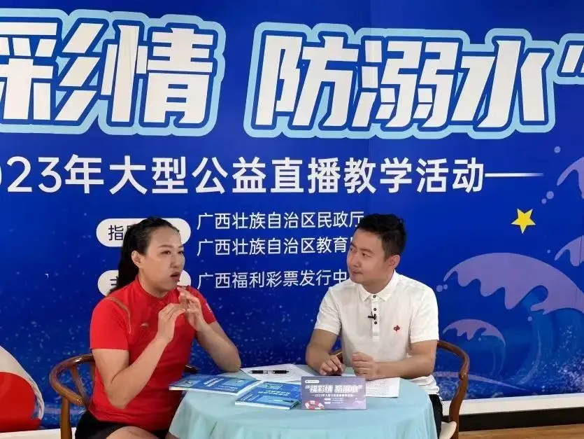 游泳冠军叫什么_游泳冠军yong_水里游泳的冠军