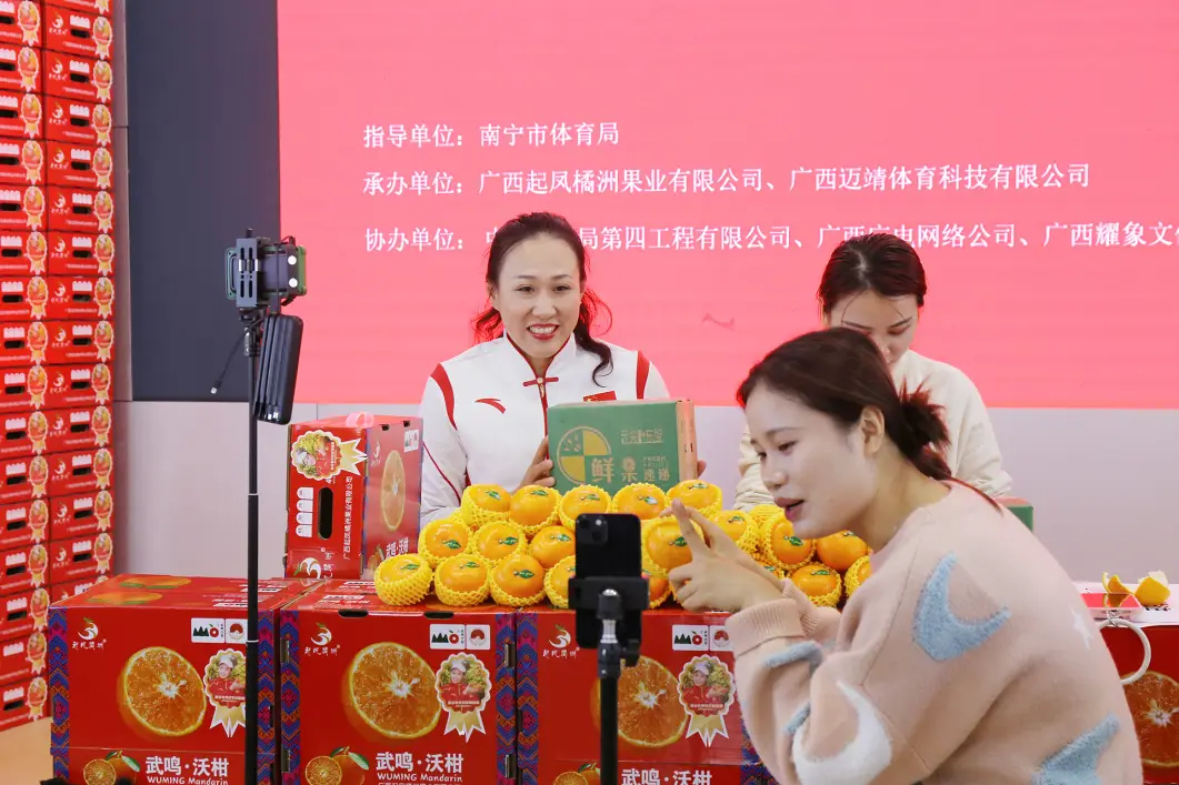 水里游泳的冠军_游泳冠军叫什么_游泳冠军yong